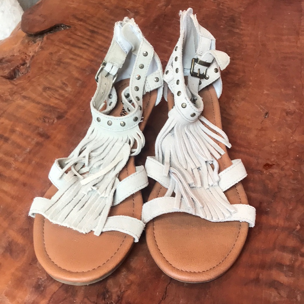 MINNETONKA MONACO Fringe Sandals